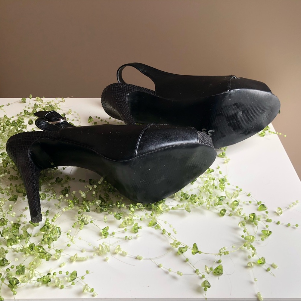 GUESS heels - Picture 2 of 3